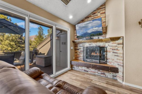 Charming Country Club Condo with Loft & Fireplace